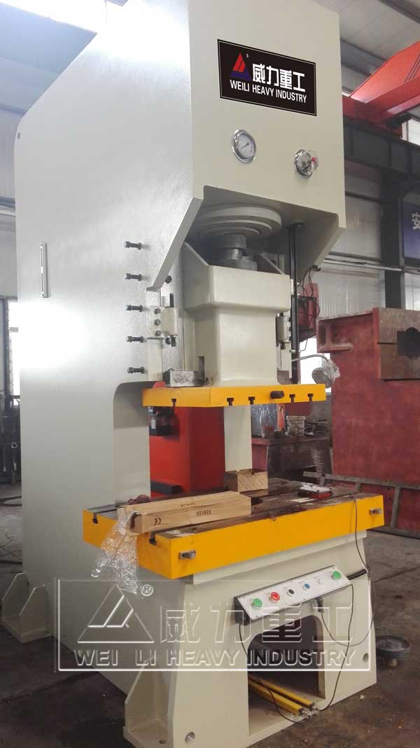 YWH21-200T液壓沖床車間實物圖