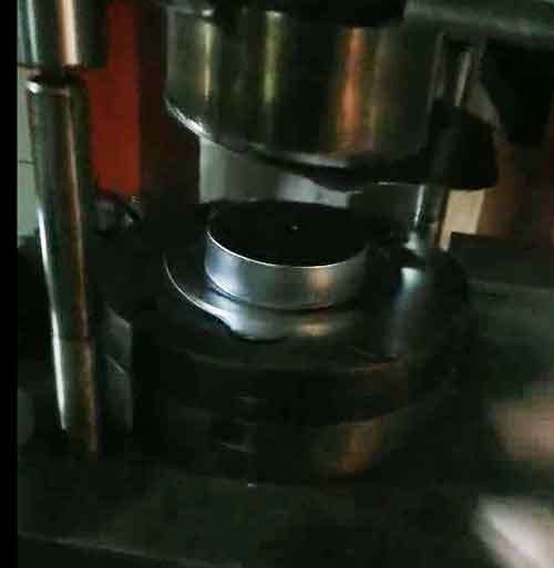 液壓沖床拉伸工件細(xì)節(jié)圖