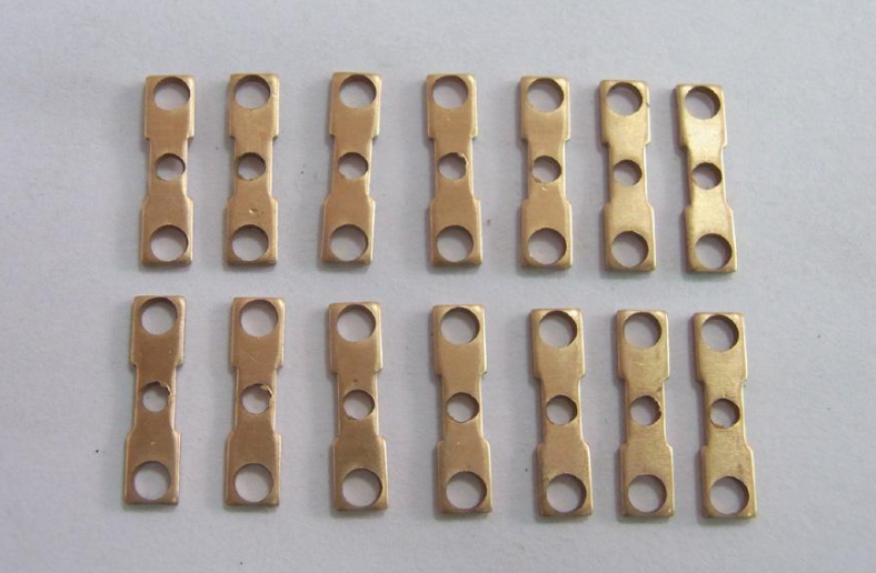 16噸深喉沖壓機床廣泛應用于不銹鋼(鋅鋼、鋁合金、扁鐵、扁鋼、槽鋼、角鐵)型材、風扇廠、空調配件廠、天線廠、貨架廠、金屬家具廠、建筑材料生產企業等五金沖孔加工。可按客戶要求量身定做自動化、半自動化設備。